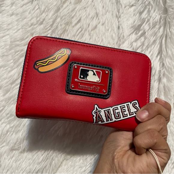 Loungefly Exclusive - MLB Los Angeles Angels Baseball Patch Wallet NWT - Picture 7 of 9